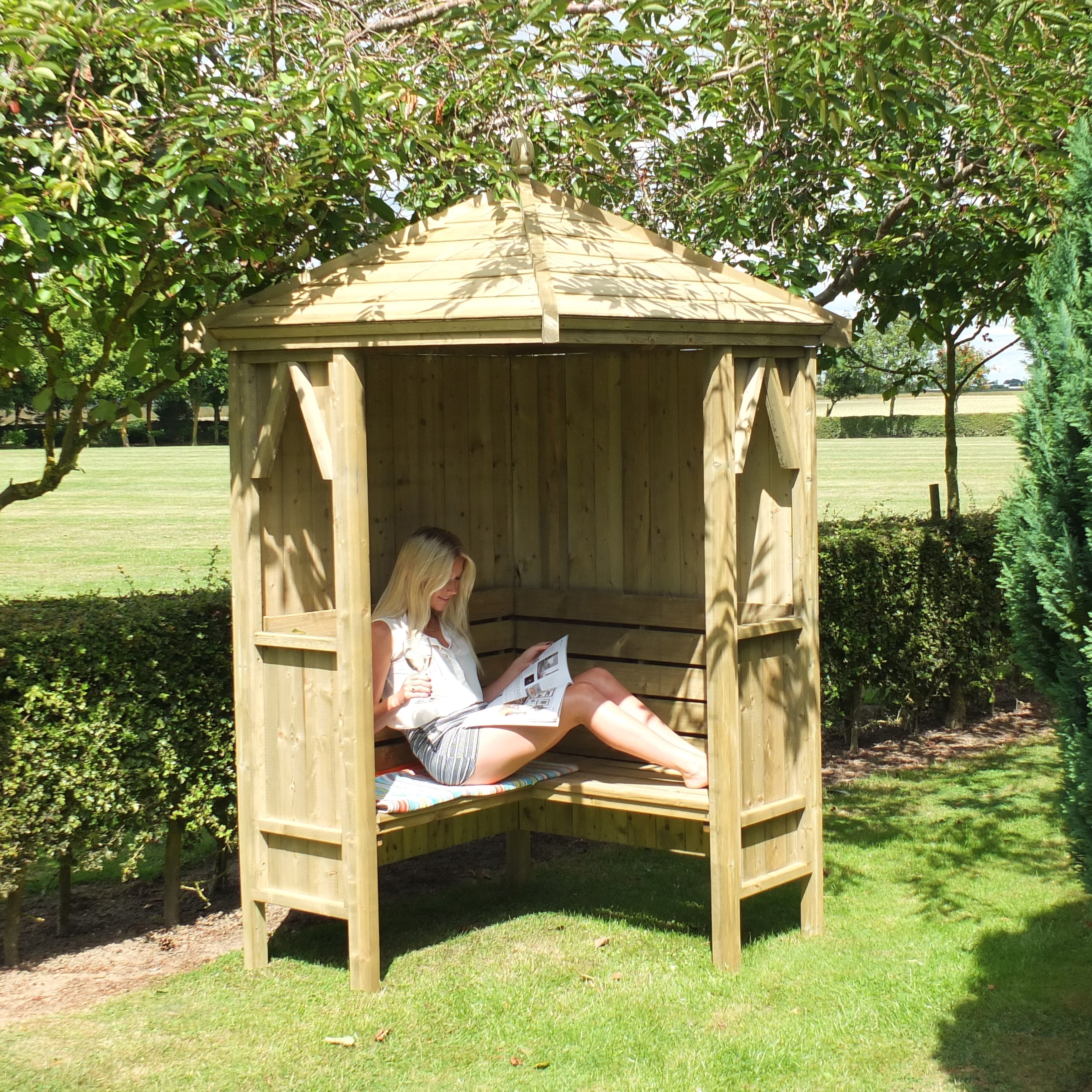 Shire Honeysuckle Corner Arbour 1.4x1.4m - Best Shed